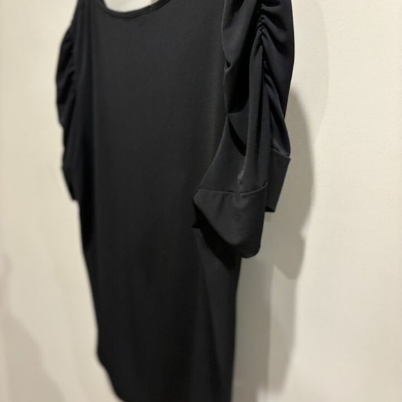 ING Ruched Short Sleeves, Round Neck Pullover Black Top, sz 1X - Picture 2 of 5